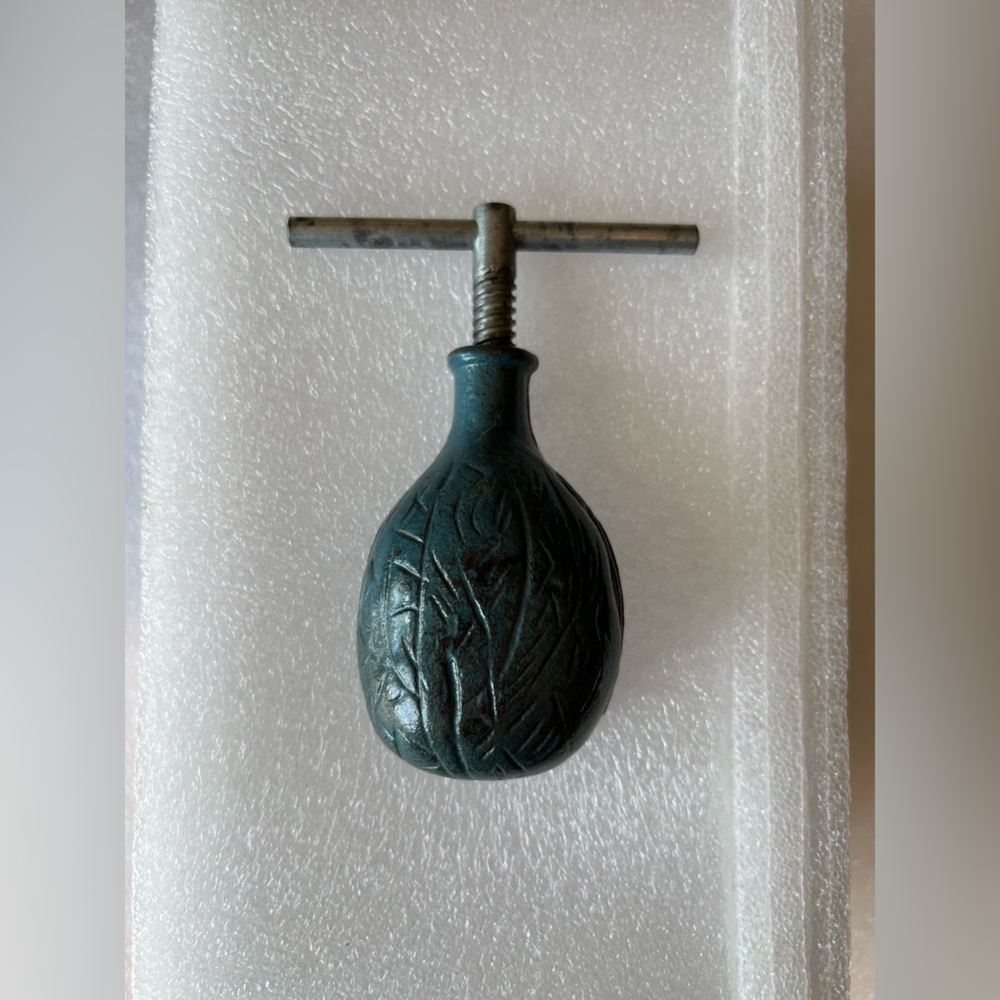 Vintage Nut Cracker (blue)